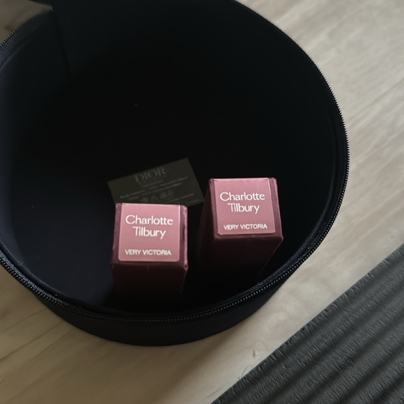 2 charlotte tilbury lipsticks very Victoria - Picture 4 of 4